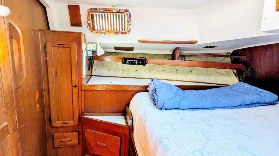 UBUNTU 46ft Morgan Yacht For Sale