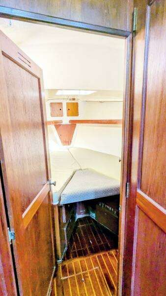 UBUNTU 46ft Morgan Yacht For Sale