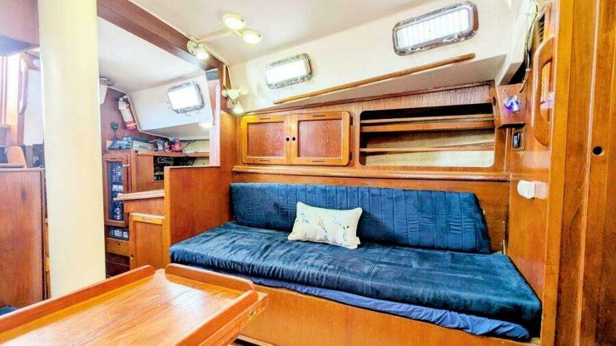 UBUNTU 46ft Morgan Yacht For Sale