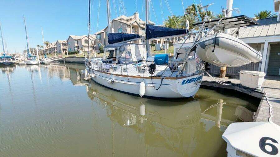 UBUNTU 46ft Morgan Yacht For Sale