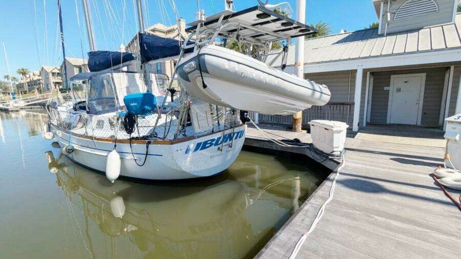 UBUNTU 46ft Morgan Yacht For Sale