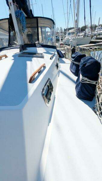 UBUNTU 46ft Morgan Yacht For Sale