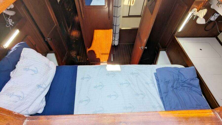 UBUNTU 46ft Morgan Yacht For Sale