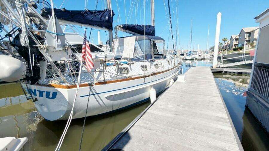 UBUNTU 46ft Morgan Yacht For Sale