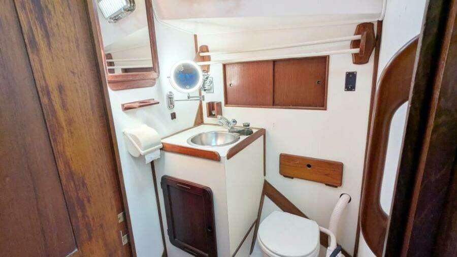 UBUNTU 46ft Morgan Yacht For Sale