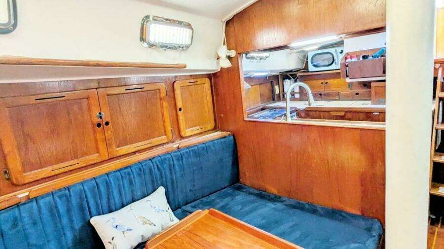 UBUNTU 46ft Morgan Yacht For Sale