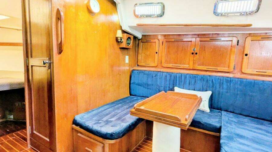 UBUNTU 46ft Morgan Yacht For Sale