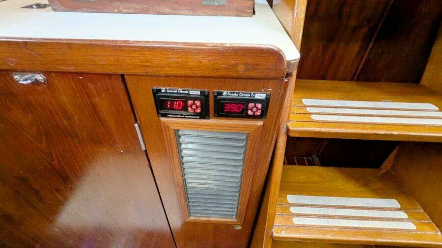 UBUNTU 46ft Morgan Yacht For Sale