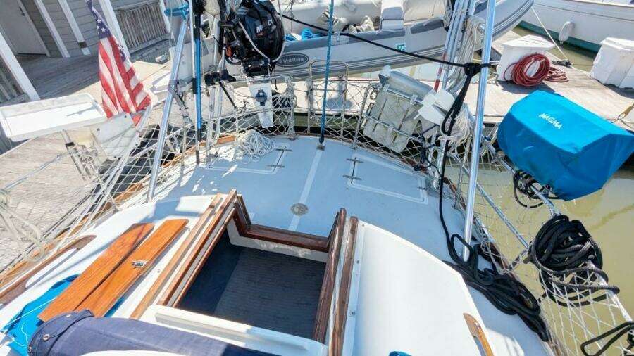 UBUNTU 46ft Morgan Yacht For Sale