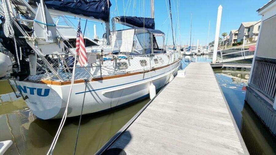 UBUNTU 46ft Morgan Yacht For Sale