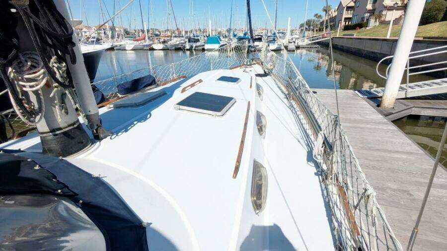 UBUNTU 46ft Morgan Yacht For Sale