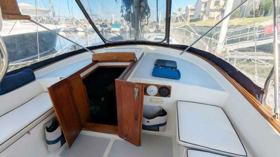 UBUNTU 46ft Morgan Yacht For Sale