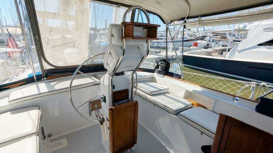 UBUNTU 46ft Morgan Yacht For Sale