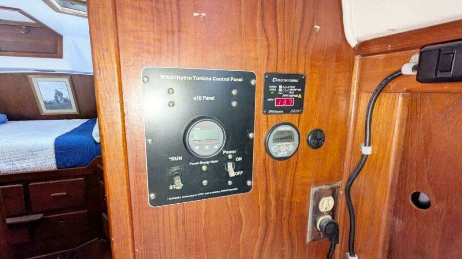 UBUNTU 46ft Morgan Yacht For Sale