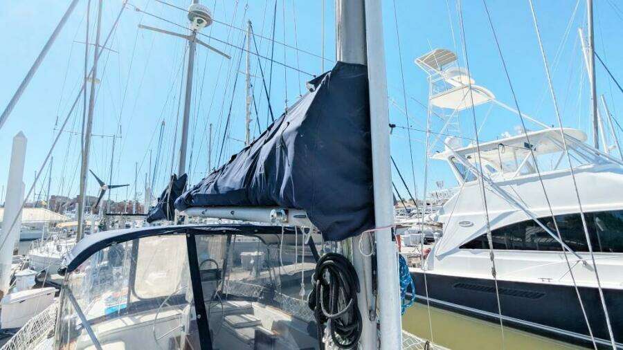 UBUNTU 46ft Morgan Yacht For Sale