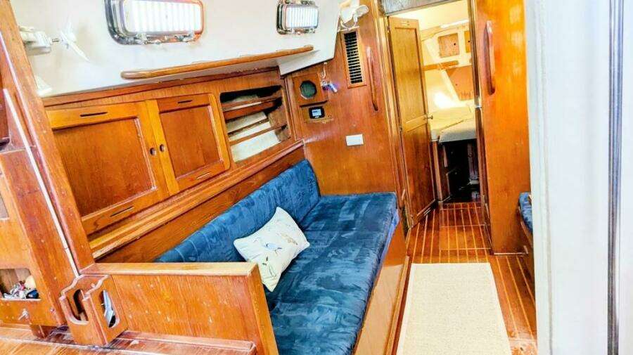 UBUNTU 46ft Morgan Yacht For Sale