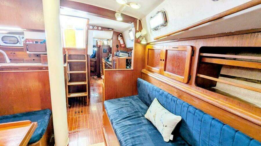 UBUNTU 46ft Morgan Yacht For Sale