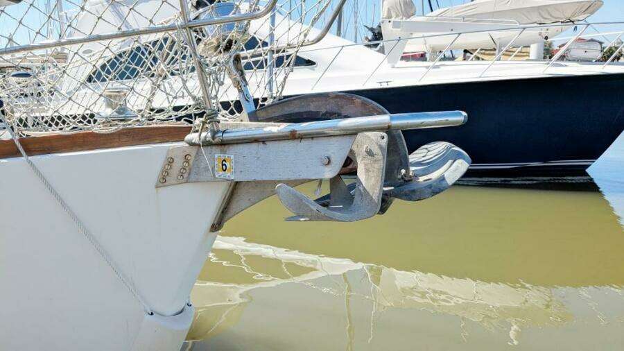 UBUNTU 46ft Morgan Yacht For Sale