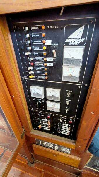 UBUNTU 46ft Morgan Yacht For Sale