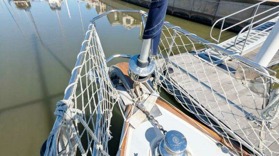 UBUNTU 46ft Morgan Yacht For Sale