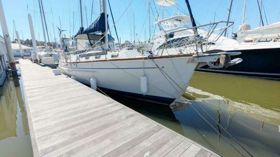 UBUNTU 46ft Morgan Yacht For Sale