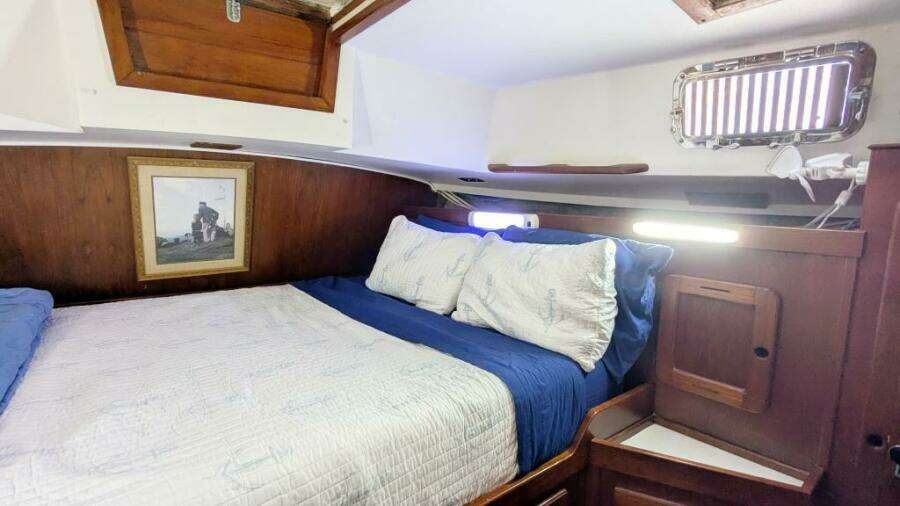 UBUNTU 46ft Morgan Yacht For Sale