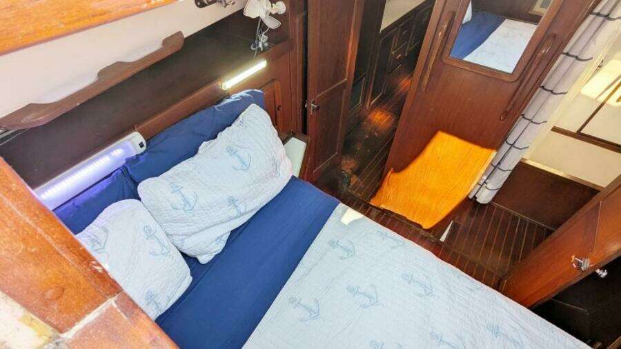 UBUNTU 46ft Morgan Yacht For Sale