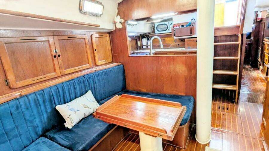 UBUNTU 46ft Morgan Yacht For Sale