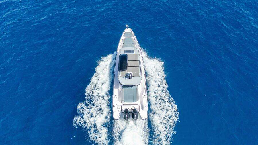 2024 Axopar 37 XC Cross Cabin