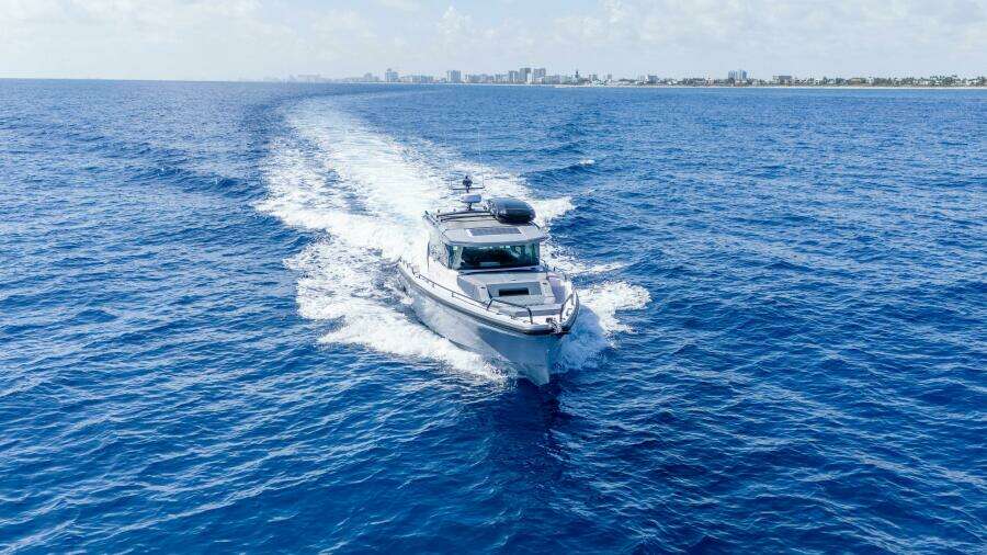 2024 Axopar 37 XC Cross Cabin