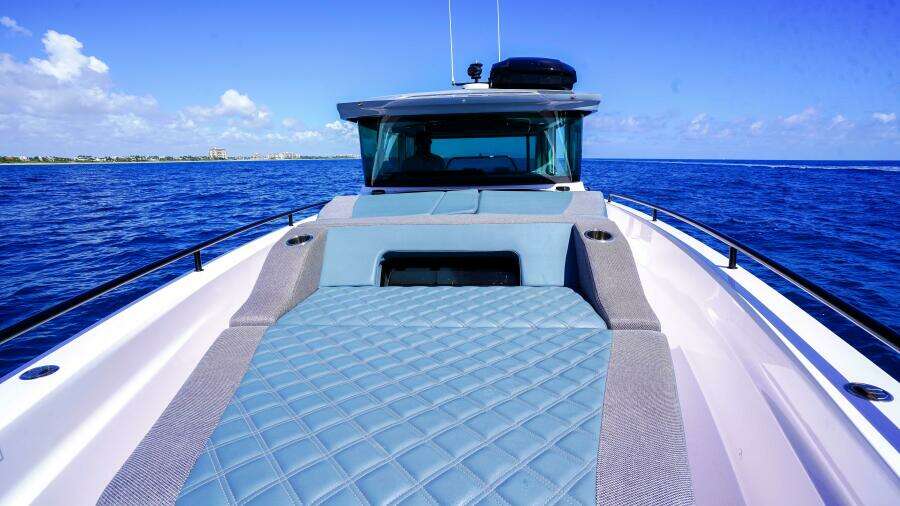 2024 Axopar 37 XC Cross Cabin