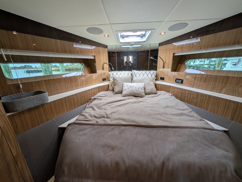 54' 2022 Cruisers Yachts 54 Cantius