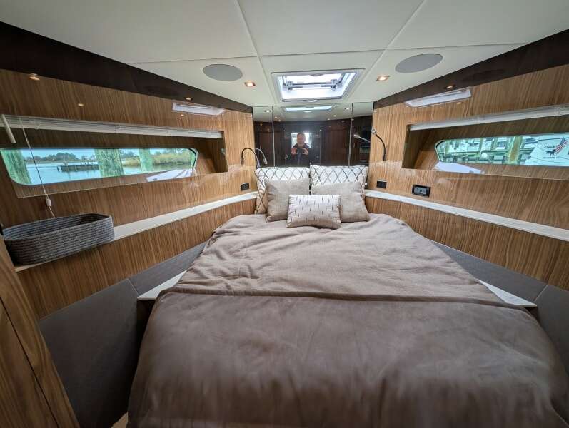 54ft Cruisers Yachts Yacht For Sale