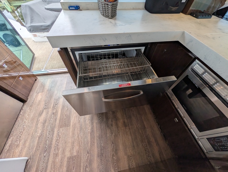 54' 2022 Cruisers Yachts 54 Cantius