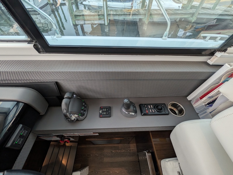 54' 2022 Cruisers Yachts 54 Cantius