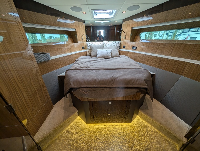 54' 2022 Cruisers Yachts 54 Cantius