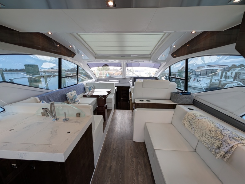 54' 2022 Cruisers Yachts 54 Cantius