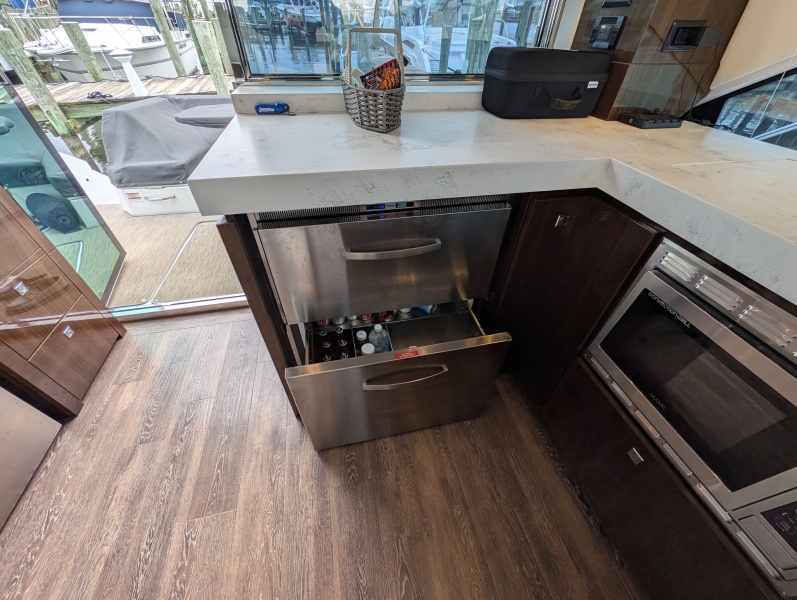 54' 2022 Cruisers Yachts 54 Cantius