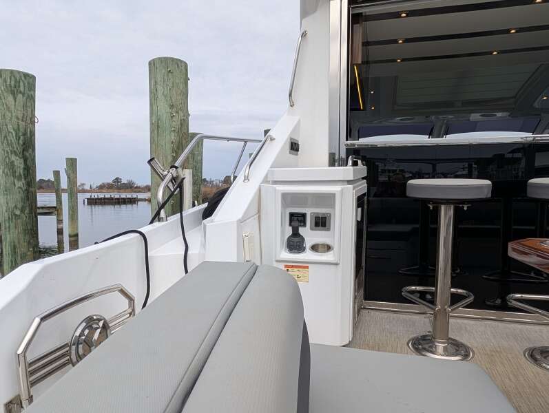 54ft Cruisers Yachts Yacht For Sale