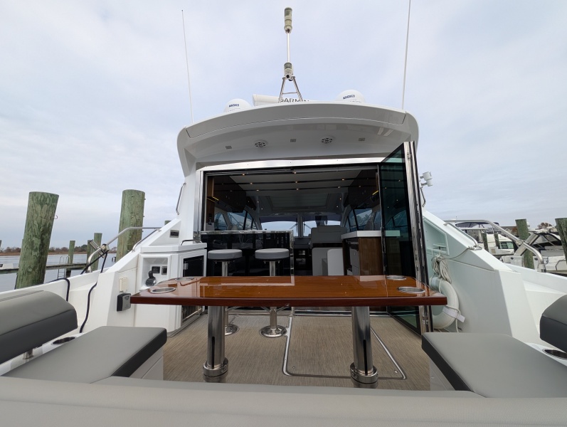 54' 2022 Cruisers Yachts 54 Cantius