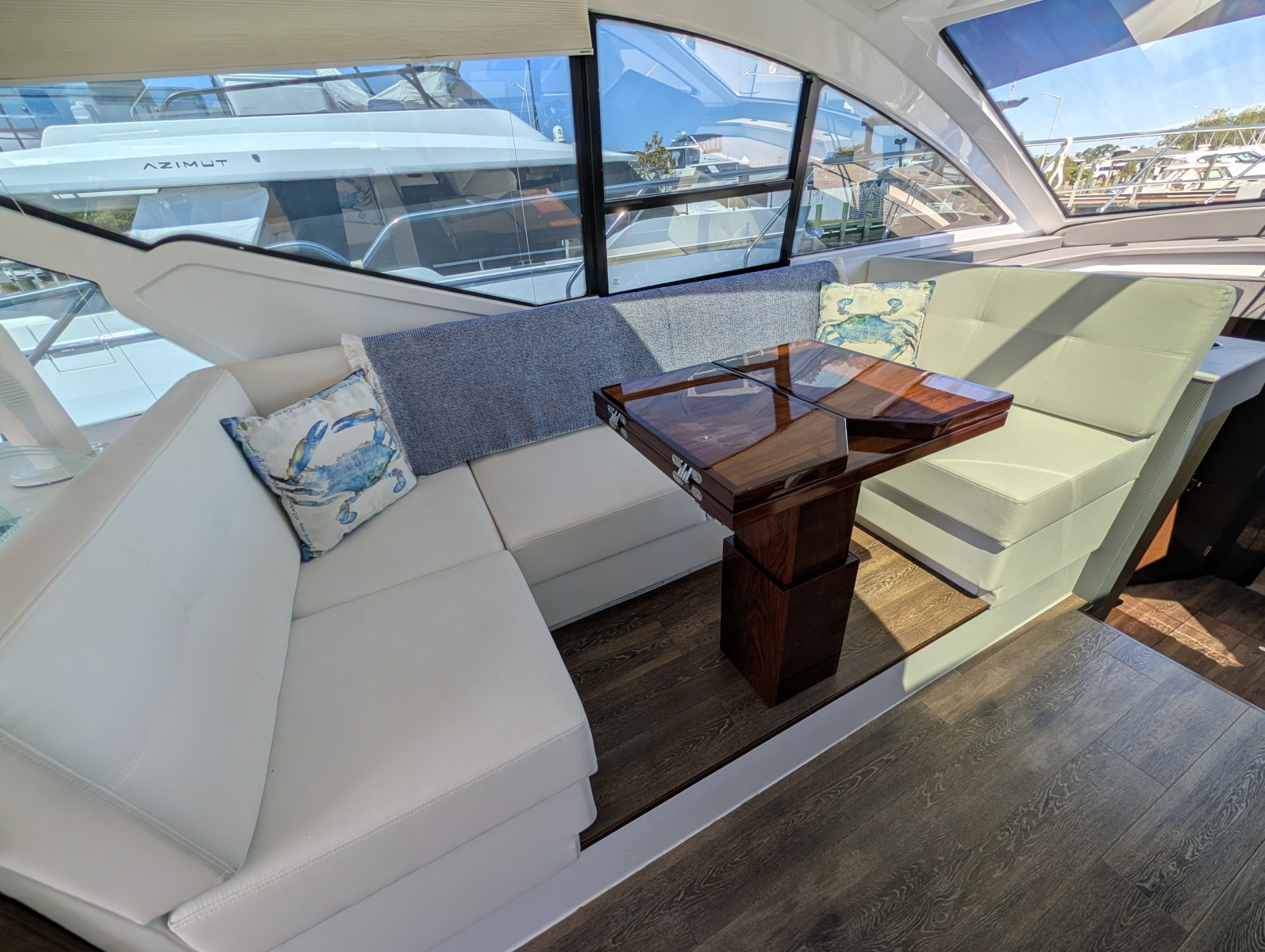 2022 Cruisers Yachts 54 Cantius