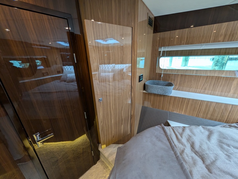 54' 2022 Cruisers Yachts 54 Cantius