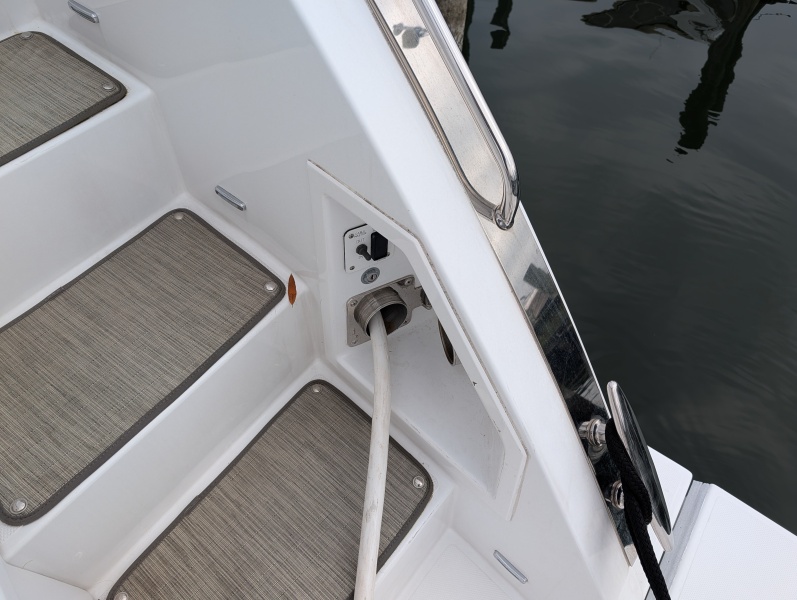 54' 2022 Cruisers Yachts 54 Cantius