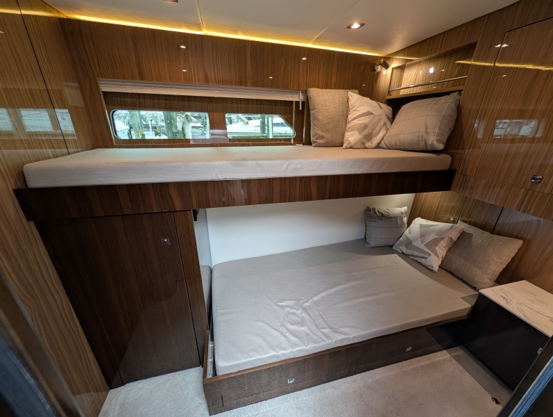 54' 2022 Cruisers Yachts 54 Cantius