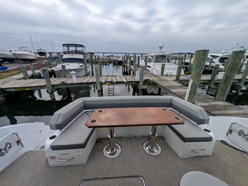 54' 2022 Cruisers Yachts 54 Cantius