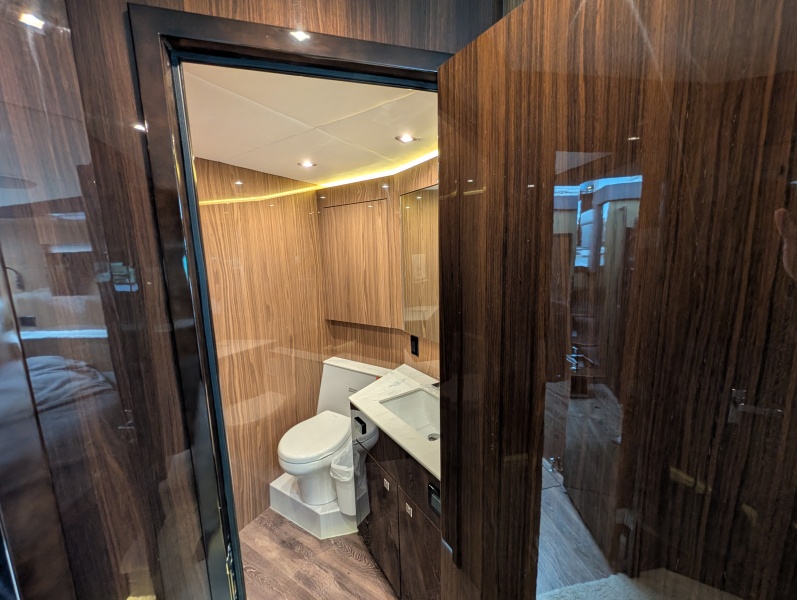 54' 2022 Cruisers Yachts 54 Cantius