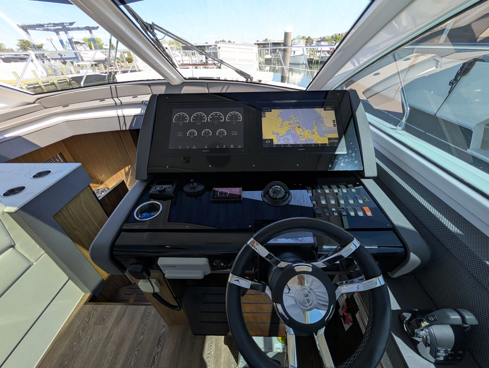 2022 Cruisers Yachts 54 Cantius
