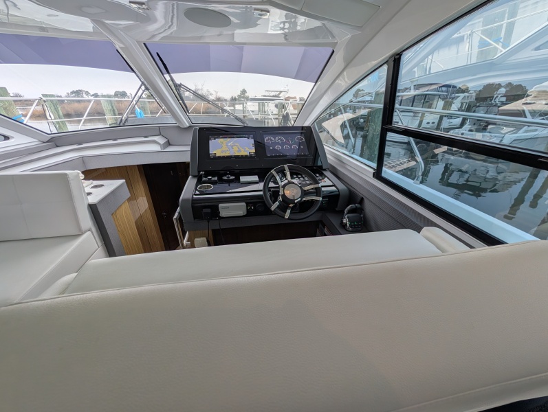 54' 2022 Cruisers Yachts 54 Cantius