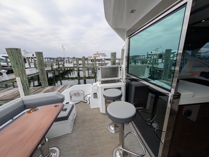 54' 2022 Cruisers Yachts 54 Cantius