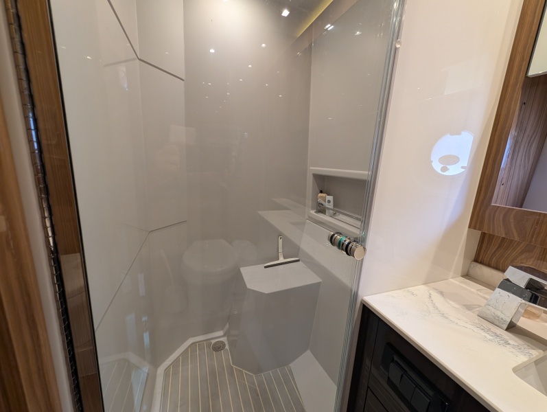 54' 2022 Cruisers Yachts 54 Cantius